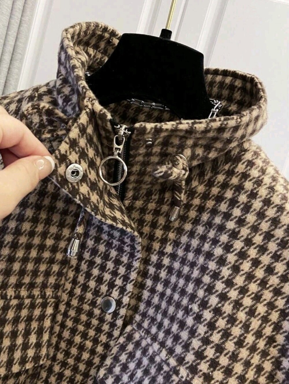 Women's Short Houndstooth Print Woven Jacket, Stand Collar Long Sleeve Zip Up - Picture 3 of 5